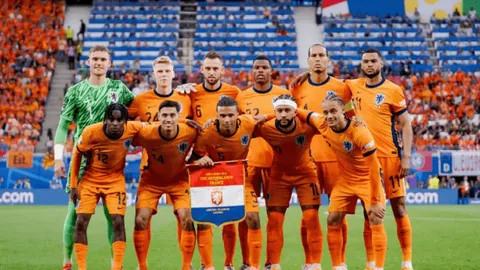 “山间穿梭的幸福列车，共览“农家菜专列”风光”